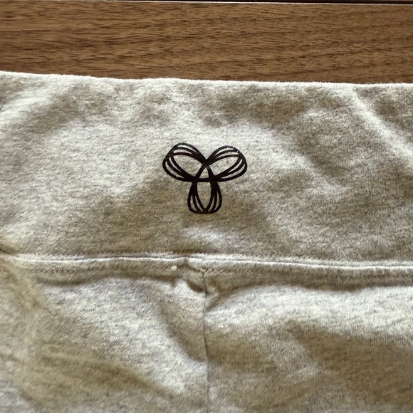 TNA | Size M | Grey Capri Leggings - Picture 4 of 6